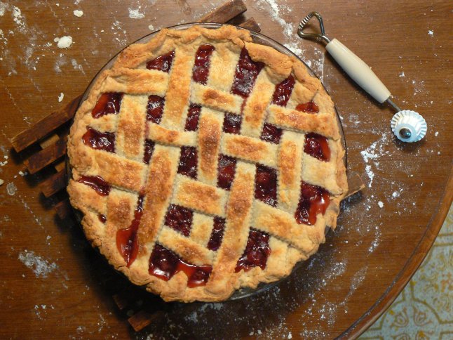 Cherry_pie_with_lattice,_February_2008
